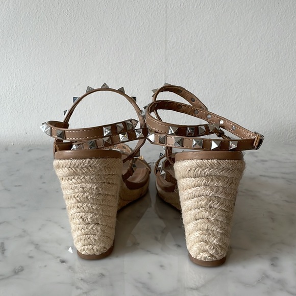 Steve Madden Woven Wedge with Nude leather & Silver Studs size 9M - Picture 6 of 8